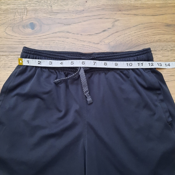 Under Armour Heat Gear Drawstring Shorts - Picture 6 of 13